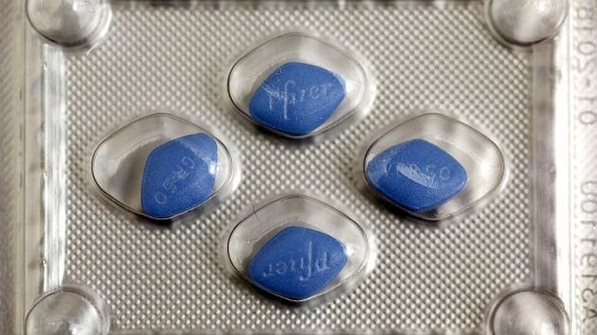 Champagne y viagra: se lesionó el pene y terminó en un hospital