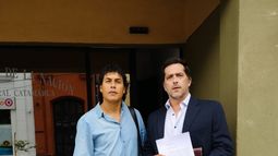 El concejal Mario Paéz y el abogado Antonio Acuña denunciaron irregularidades en los padrones de Santa Rosa. 