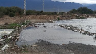 Pobladores de Agua Colorada y Bajo Hondo piden un puente