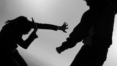 Estranguló a su mujer para robarle el sueldo