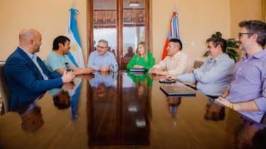 el gobernador recibio a caciques de carachi pampa