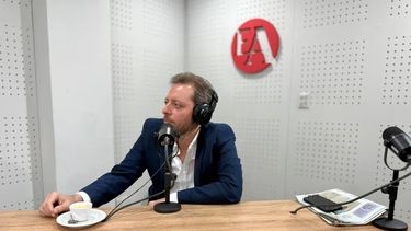 natella le recomendo a fama que supere su divismo politico