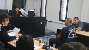 juicio contra un policia: la joven declaro que el acusado la golpeo y le causo una quebradura