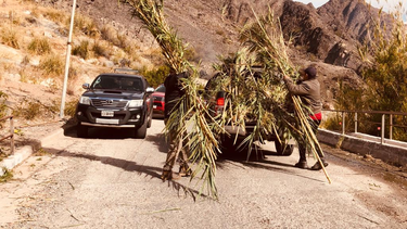 Un grupo de prestadores turísticos realizó tareas de mantenimientos en el acceso a las Termas de Fiambalá