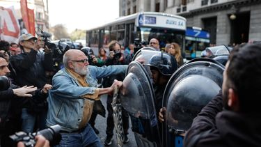 Incidentes en la marcha de jubilados y tensión en el Congreso