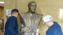 El Gobierno ordenó retirar el busto de Néstor Kirchner de la sede de ANSES