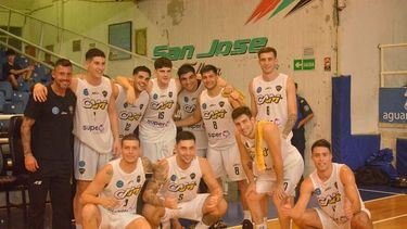 montmartre triunfo en parana y quiere playoffs