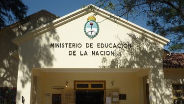 Robos violentos e ilícitos en viviendas y en dos escuelas