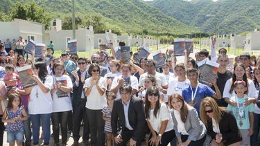 Corpacci entregó viviendas en Fray Mamerto Esquiú