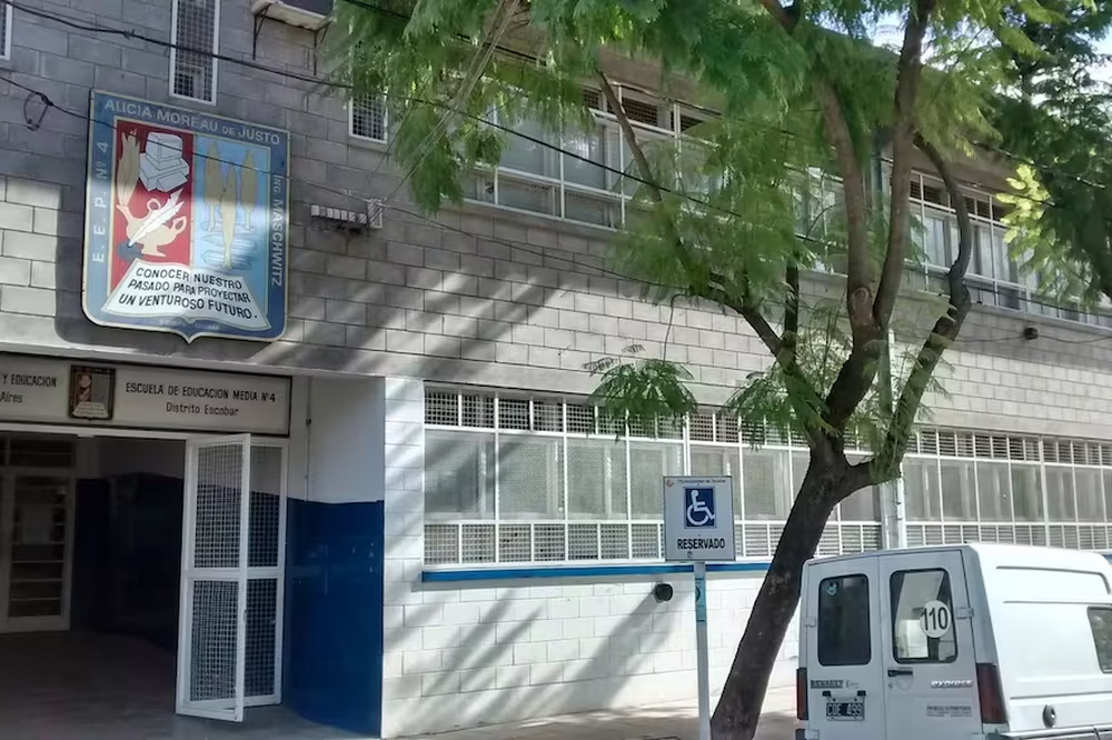 escuela-de-educacion-secundaria-no4-de-ingeniero-4PW24HN3VZEPROZOXROKM2LVUY.avif