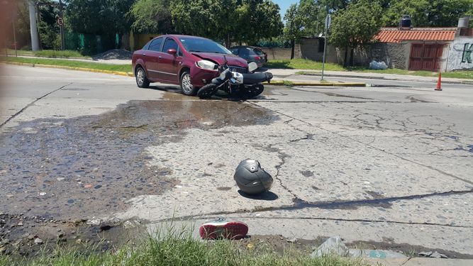 Motociclista terminó en el hospital tras un encontronazo