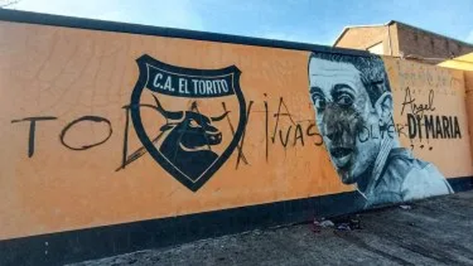 Vandalizaron un mural de Di María en Rosario
