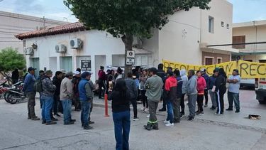 Protesta. Días atrás. Autoconvocados cercaron el Palacio Municipal para exigir paritaria salarial.