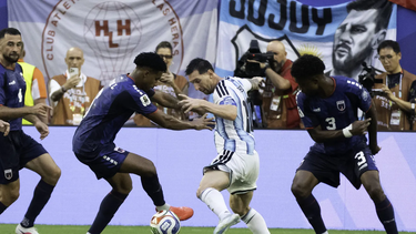 la broma de messi con los jugadores de cabo verde que se volvio viral tras el triunfo argentino