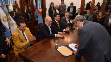 firmaron el convenio para la transmision del mundial por canal 7