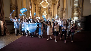 piel de gallina: el viral del coro de ninos del teatro colon alentando a la seleccion