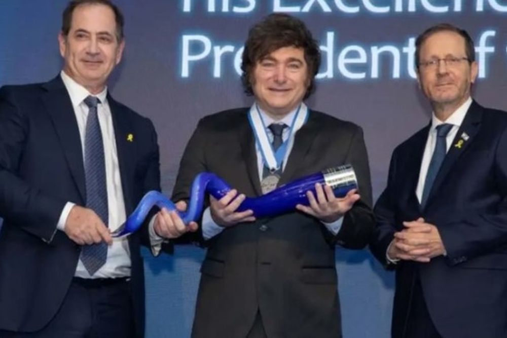 Advierten que no se conoce el destino del millón de dólares recibido por Milei