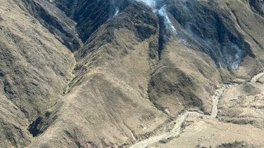 Preocupante. El fuego no da tregua en la zona de Minas Capillitas.