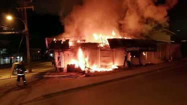 Incendio destruye confitería en Esquel