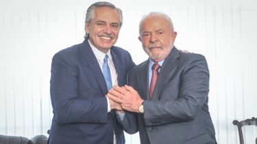 estamos junto al pueblo brasileno para defender la democracia