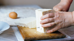 ANMAT alertó por una bacteria en un queso de consumo masivo: riesgos, lote afectado y las recomendaciones ANMAT alertó por una bacteria en un queso de consumo masivo: riesgos, lote afectado y las recomendaciones