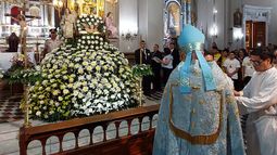 Cientos de fieles acompañaron la Bajada de la Virgen