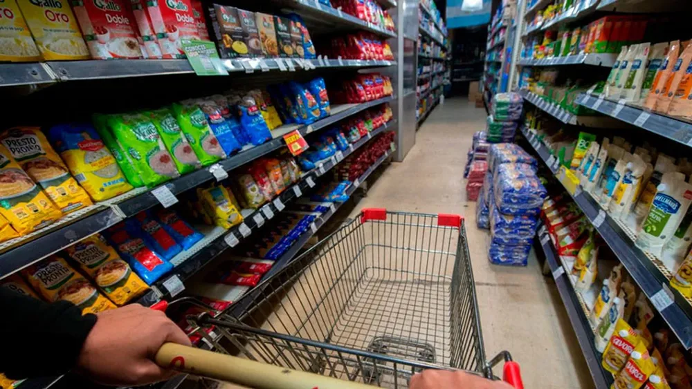 En mayo las compras en supermercados y autoservicios cayeron un 3,2%