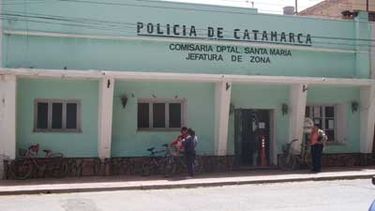 Un hombre golpeó a una mujer embarazada delante de sus dos hijos