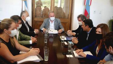 el gobierno provincial firmo un convenio junto al grupo iraola para generar inversiones