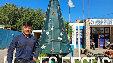 un policia le salvo la vida a una nina de 2 anos con maniobras de primeros auxilios