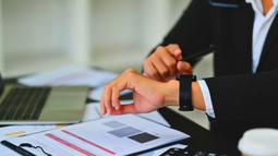 Salarios dinámicos: La reforma laboral que promete más flexibilidad para pagar menos