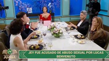 fuerte cruce de jey mammon y una periodista en la mesa de juana viale