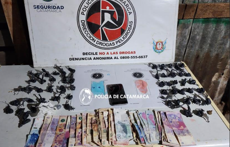 Secuestraron drogas, dinero y celulares: dos detenidas