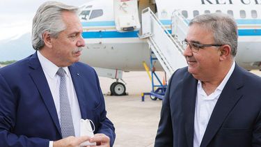 Raúl Jalil junto a Alberto Fernández.&nbsp;