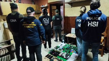 Detuvieron a un hombre por publicar y distribuir imágenes de abuso sexual infantil