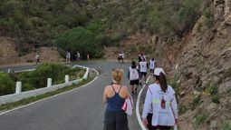 Transitar con precaución por lluvias y presencia de peregrinos Transitar con precaución por lluvias y presencia de peregrinos