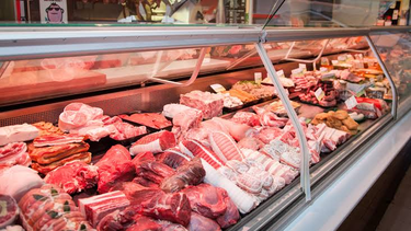 la carne se transformo en un bien de lujo y el pollo supero la venta en el consumo de la gente