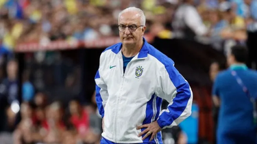 Brasil echó al DT Dorival Júnior tras la goleada en el Monumental