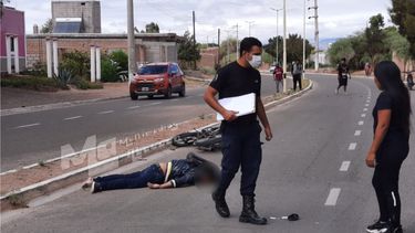 Impacto. El conductor iba sin casco y según las pericias preliminares, se durmió y terminó malherido.&nbsp;