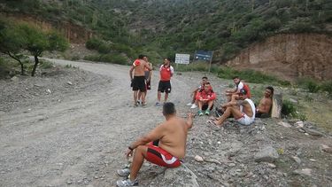 el equipo huracan de las heras quedo varado en la cuesta de la chilca