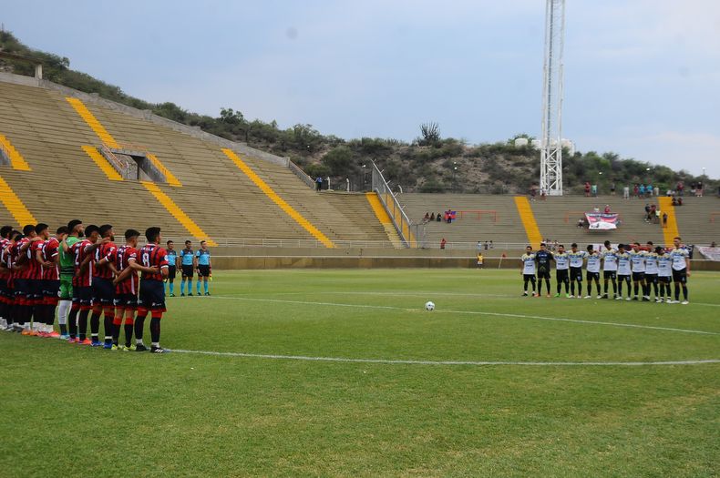 El minuto de silencio, homenaje a José Brandán. 