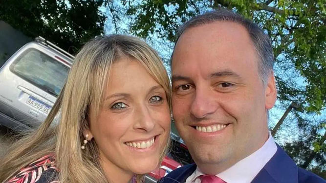 Denuncian a Adorni por contratos de la consultora de su esposa