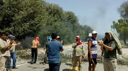 Contratados de Paclín fueron a la ruta a pedir por continuidad