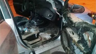 Violentó un auto, robó varias prendas de vestir y finalmente le prendió fuego