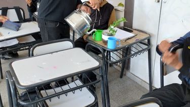 Alumnos del secundario reciben merienda por iniciativa docente