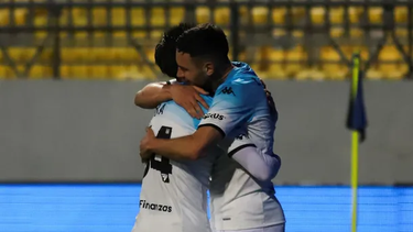 racing se impuso 2-0 ante huachipato
