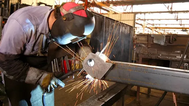 industria en crisis: el costo de la produccion se disparo un 25% en dolares