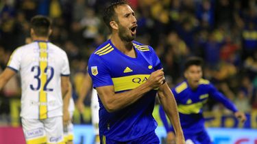 boca supero por 2-1 a  rosario central, en liniers