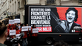 reporteros protestaron en paris contra los ataques de milei a la prensa