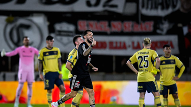riestra goleo 3-0 a boca en su debut en el clausura